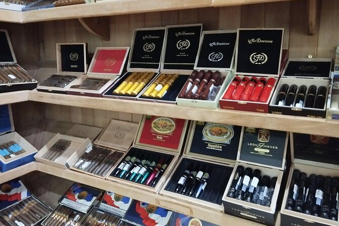 world-mart-souvenirs-store-guided-tour