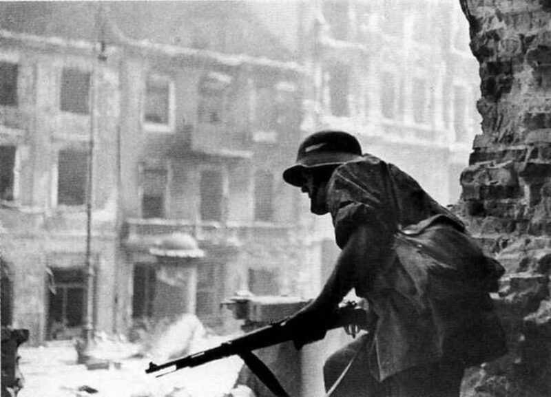 world-war-2-in-warsaw-walking-tour-in-english