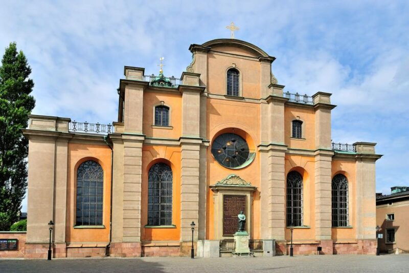world-war-ii-stockholm-old-town-walking-tour-and-army-museum
