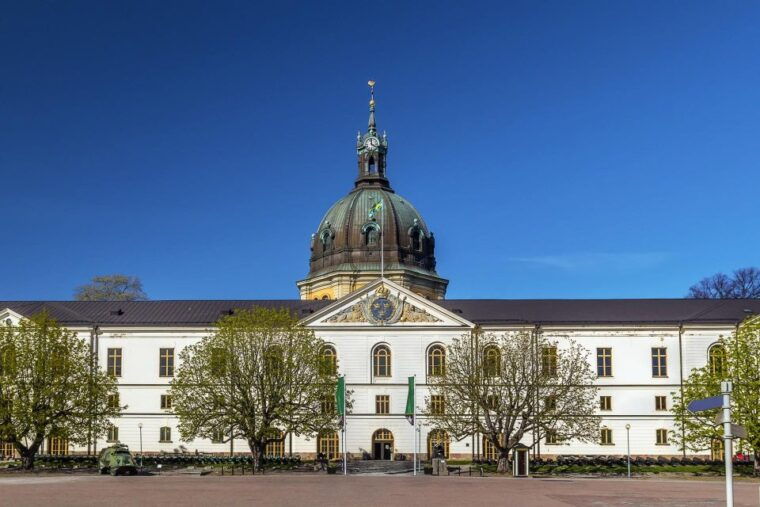 world-war-ii-stockholm-old-town-walking-tour-and-army-museum