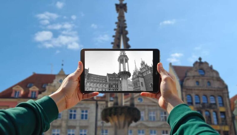 Wrocaw: Historical Tour with Tablets and Guide - The Guide and Group Dynamics