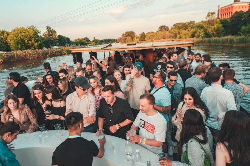wroclaw-oder-river-boat-party-with-unlimited-drinks