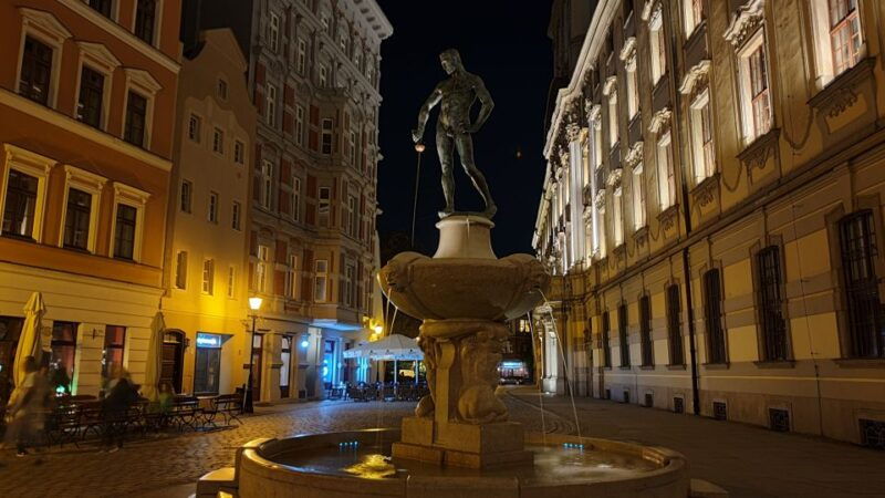 wroclaw-old-city-night-walk-and-gondola-ride