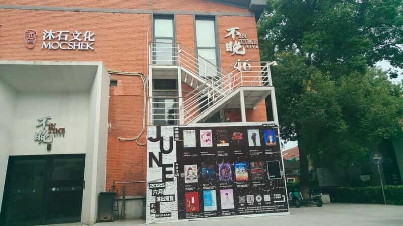 Wuhan After Dark: Industrial Relics & Air-Raid Tunnels Tour - Crossing the Yangtze River Bridge for Night Views