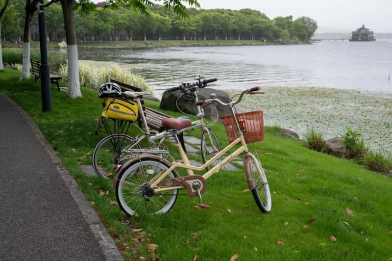 Wuhan: East Lake Guided Bike Tour with Gift Pack - An In-Depth Look at the East Lake Bike Tour