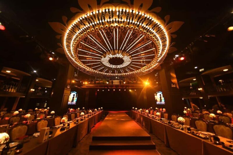 Wuhan: Yellow Crane Tower, East Lake & Hankow Tour - Climbing the Yellow Crane Tower: Poetry and Panoramas