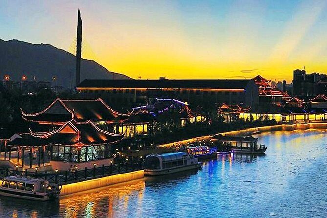Wuxi Private Night Tour with Boat Cruise and Authentical Dinner - FAQ