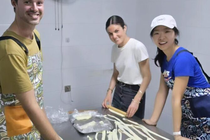 Xi'an Noodle Making and Tea Tasting Experience - A Closer Look at the Experience