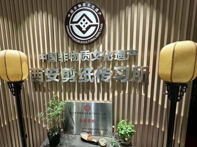 Xian: Terracotta Warriors & Paper-Cutting Private Tour - Exploring the Terracotta Warriors: An Up-Close Experience