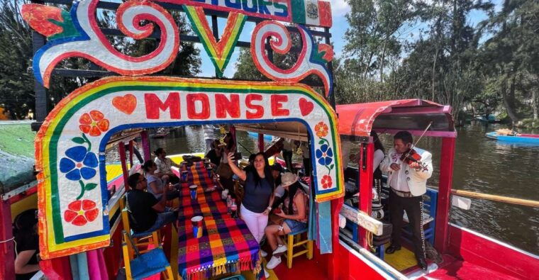 xochimilco-colonial-coyoacan-trip