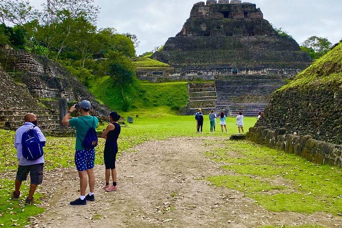 xunantunich-and-inland-blue-hole-tour