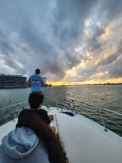 Yacht cruise Biscayne Bay, Miami Beach and Sand bar. 42Ft - Who Would Love This Experience?