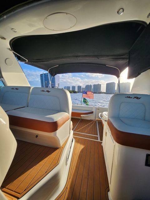 Yacht cruise Biscayne Bay, Miami Beach and Sand bar. 42Ft - The Sum Up