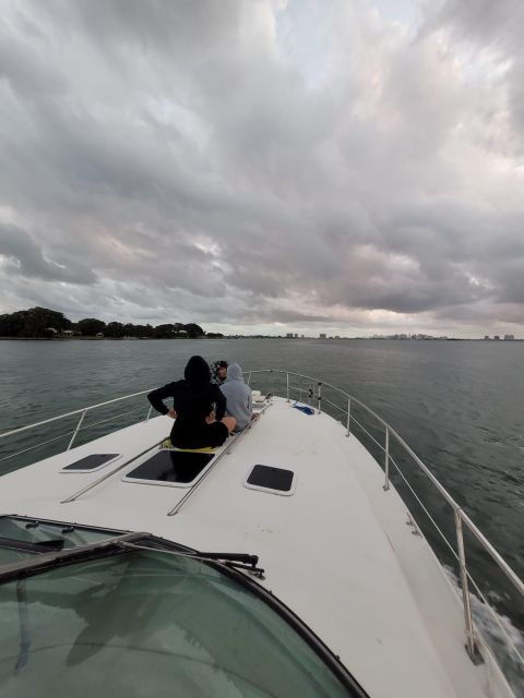 yacht-cruise-biscayne-bay-miami-beach-and-sand-bar-42ft