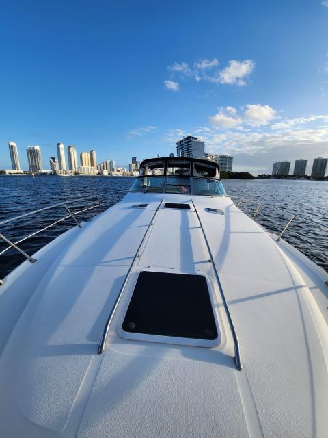 yacht-cruise-biscayne-bay-miami-beach-and-sand-bar-42ft