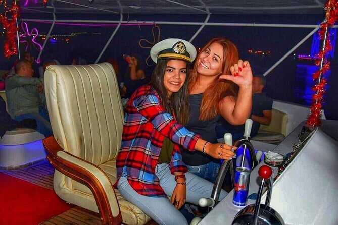 Yacht Cruise with Dinner & Oriental Show - Key Points