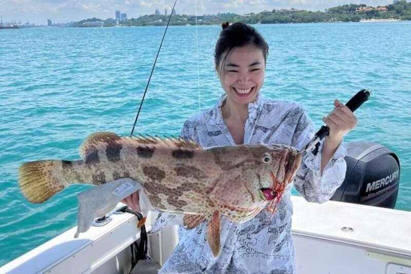 yacht-fishing-at-the-southern-islands-of-singapore