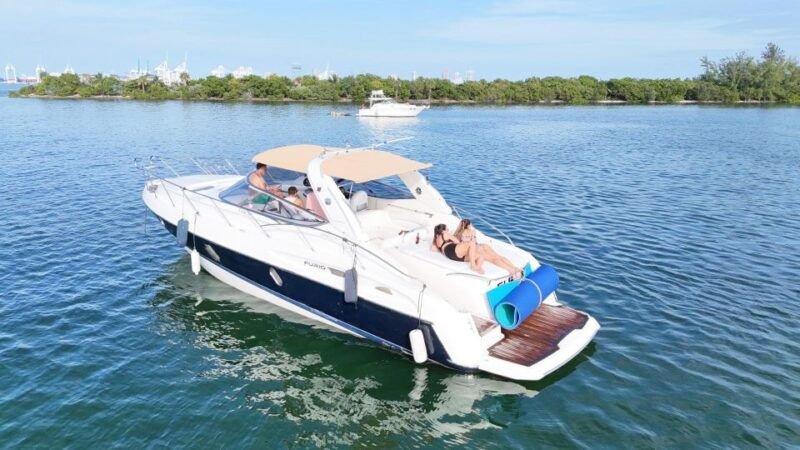 yacht-in-miami-for-up-to-12-people
