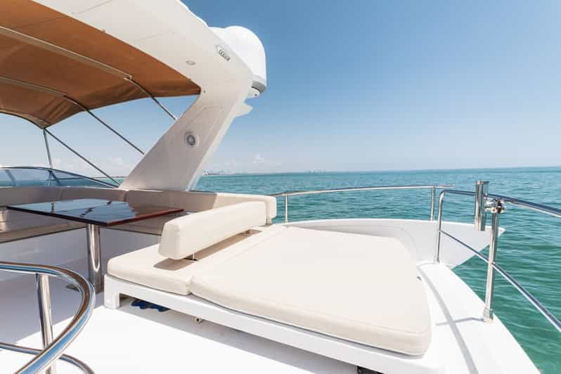 yacht-tour-around-miami-private-with-captain-salty-at-sea