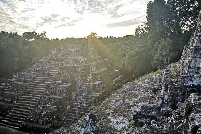 yaxha-archaeological-focus-afternoon-and-sunset-tour-with-monkeys-spotting