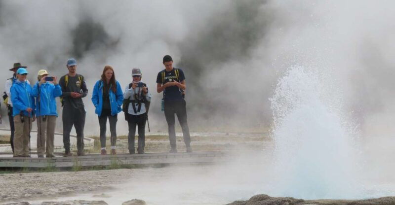 yellowstone-upper-geyser-basin-hike-with-lunch