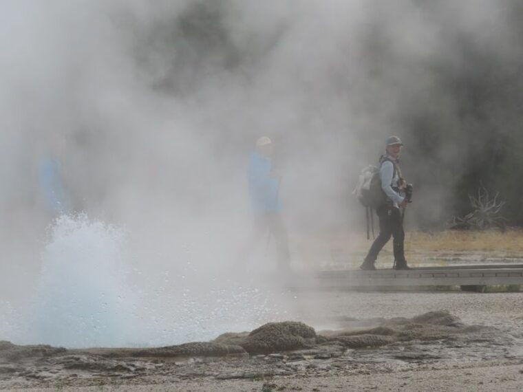 yellowstone-upper-geyser-basin-hike-with-lunch