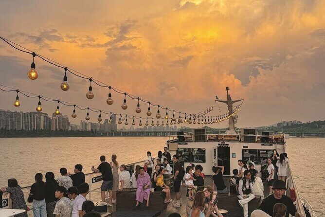 Yeouido Hangang Park Tour with Minivan Transportation - Key Points