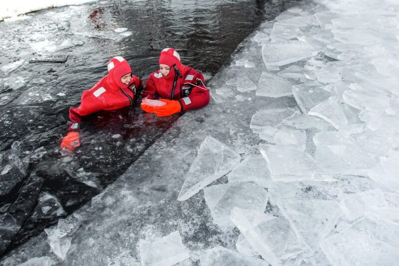 yllas-lake-yllasjarvi-ice-floating-experience