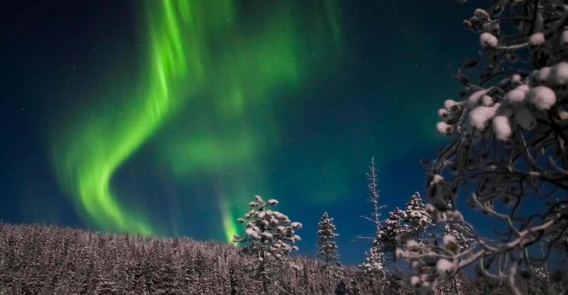 yllas-seeking-northern-lights-photo-tour