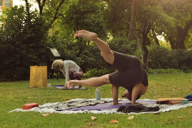 yoga-at-maria-luisa-park-in-seville