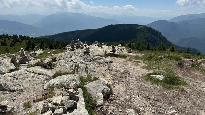 Yoga at the "Stoanamandl" viewpoint followed by brunch - Key Points