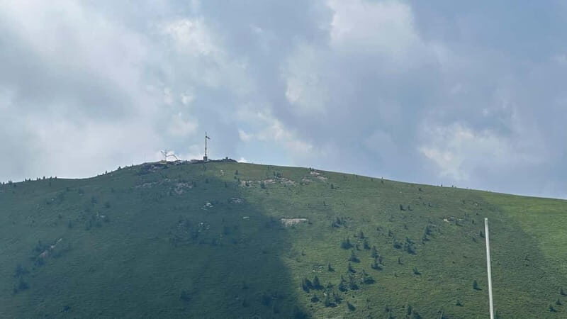 Yoga at the "Stoanamandl" viewpoint followed by brunch - A Full Breakdown: What to Expect from the Yoga at the Stoanamandl Tour