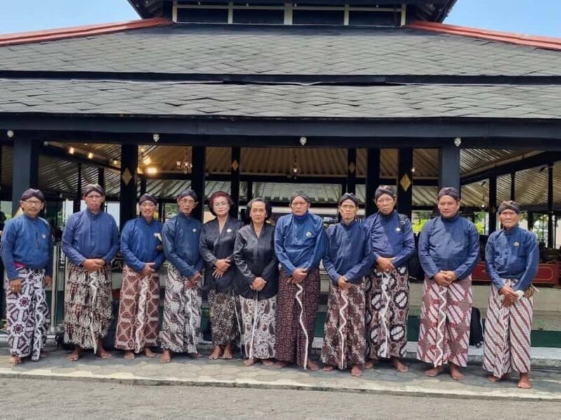 Yogyakarta: 2 Days Tour To Borobudur Merapi Palace Prambanan - FAQ