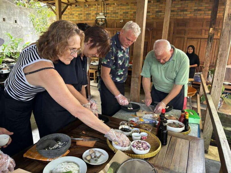 yogyakarta-3-hours-vip-cooking-class-include-market-tour