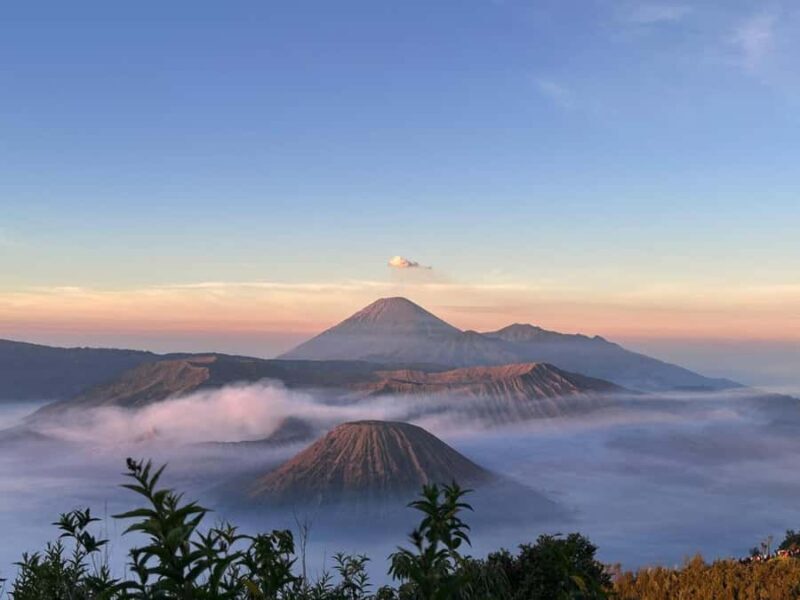 Yogyakarta: 4 Day Borobudur Climb up, Prambanan Bromo & Ijen - Key Points