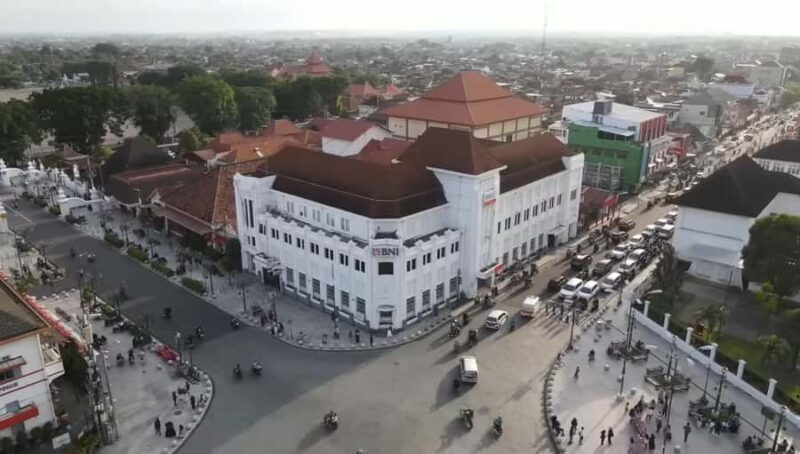 Yogyakarta: Beringharjo Market & Malioboro Street Tour - Exploring Beringharjo Market: The Heart of Javanese Commerce