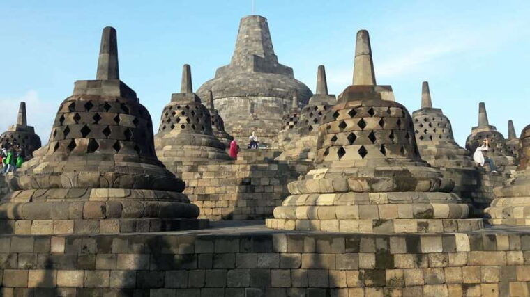 yogyakarta-borobudur-4-day-private-tour-excursion-2
