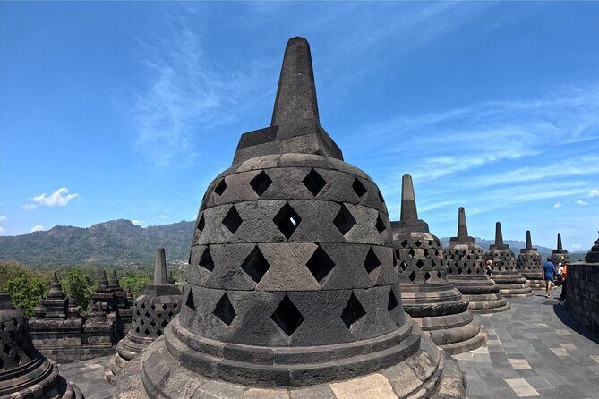 Yogyakarta: Borobudur 5-hour Tour with Climb up and Transfers - Key Points