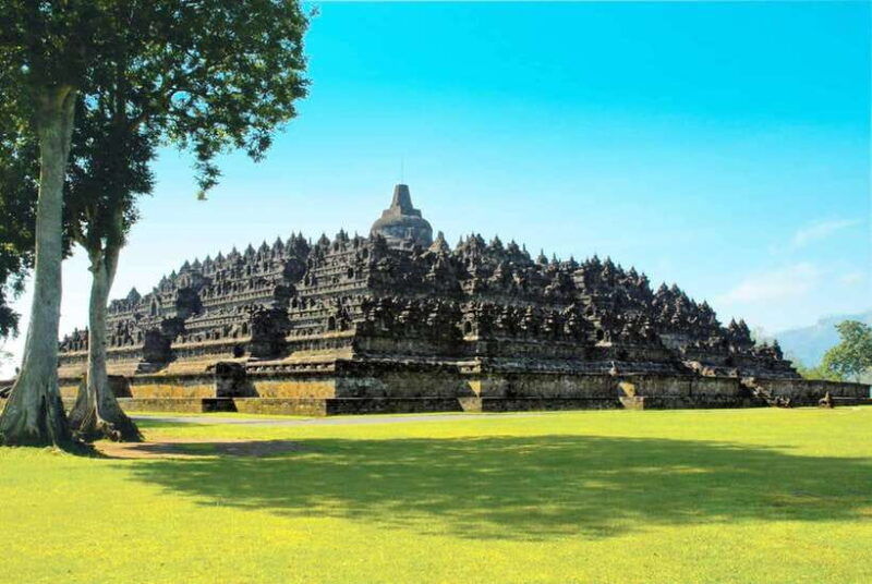 yogyakarta-borobudur-5-hour-tour-with-climb-up-transfers