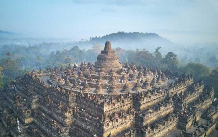 yogyakarta-borobudur-5-hour-tour-with-climb-up-transfers