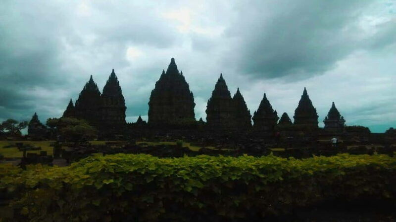 yogyakarta-borobudur-and-prambanan-day-trip