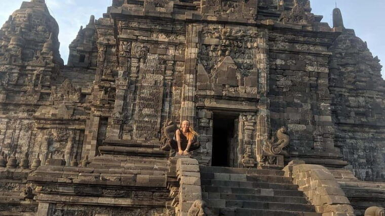 yogyakarta-borobudur-and-prambanan-day-trip