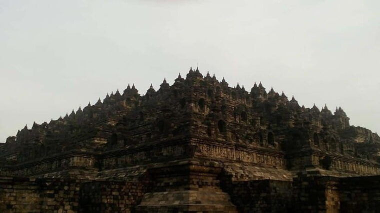 yogyakarta-borobudur-and-prambanan-day-trip