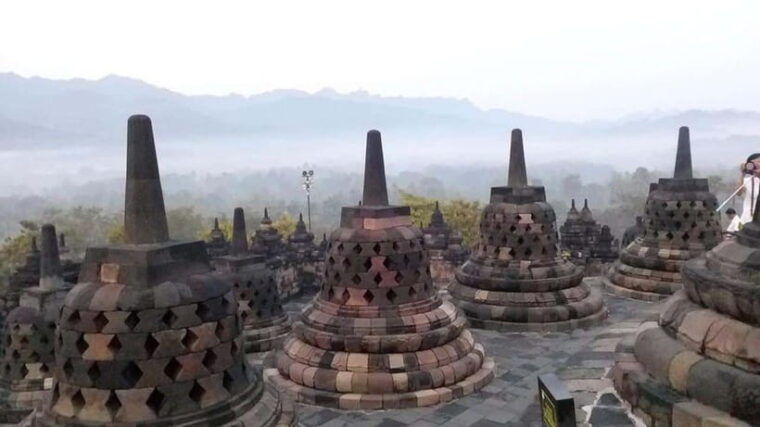 yogyakarta-borobudur-and-prambanan-day-trip