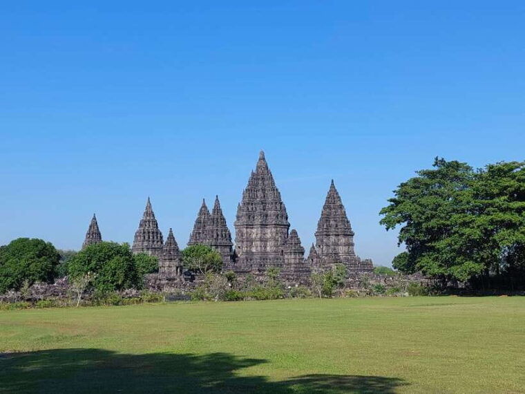 yogyakarta-borobudur-and-prambanan-private-tour