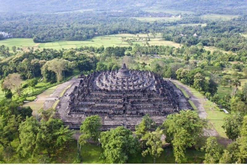 yogyakarta-borobudur-and-prambanan-temple-tour-with-climb