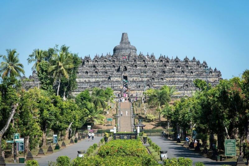 yogyakarta-borobudur-and-prambanan-temple-tour-with-climb