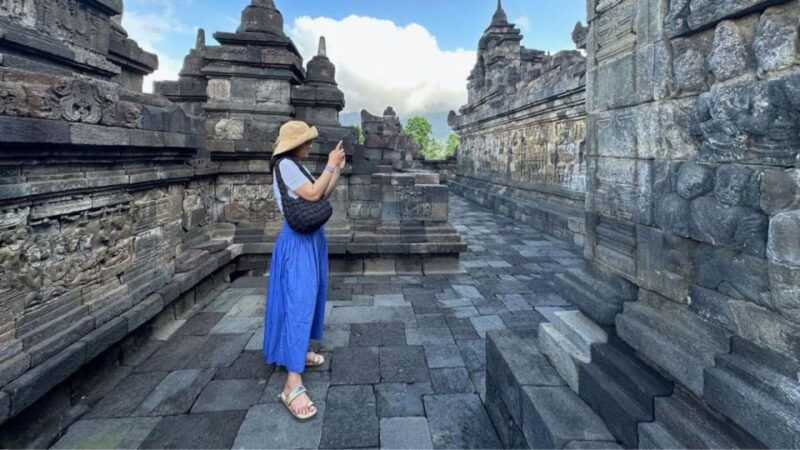 yogyakarta-borobudur-and-prambanan-temple-tour-with-climb