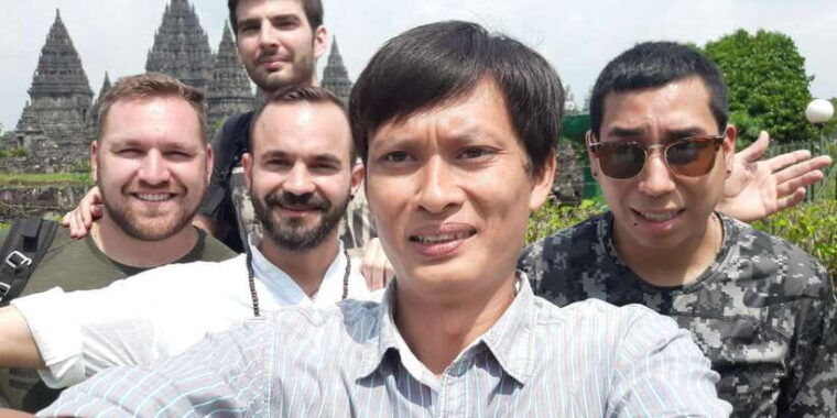 yogyakarta-borobudur-and-prambanan-temples-day-tour