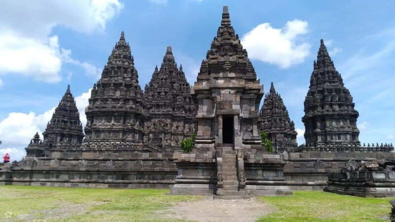 yogyakarta-borobudur-and-prambanan-tour